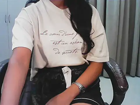 Snapshot of short_girl_ chatting on November 7, 2025, 4:40 pm short girl online show from November 7, 2025, 4:40 pm