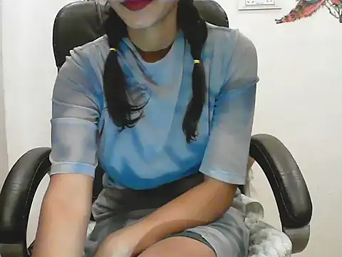short girl  online show from June 21, 2026, 4:42 pm