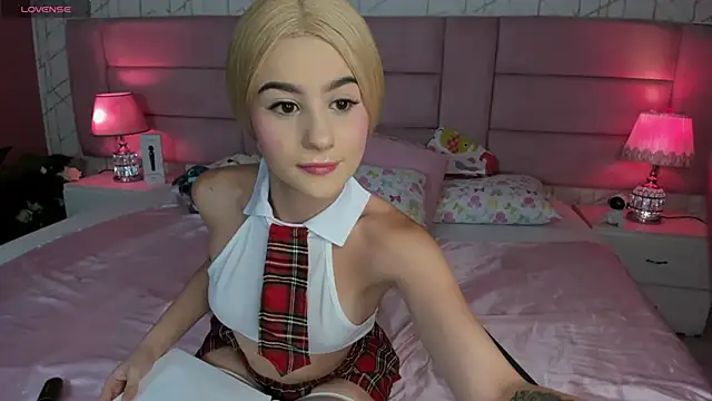 ChloeLaurentt online show from May 1, 2026, 1:59 pm