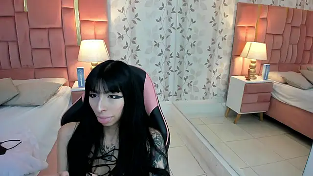 Snapshot of LaylaaDoll chatting on October 1, 2025, 6:36 pm LaylaaDoll online show from October 1, 2025, 6:36 pm
