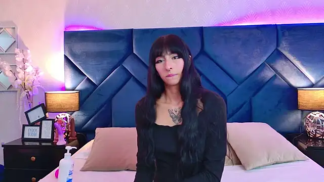LaylaaDoll online show from April 27, 2026, 4:27 pm
