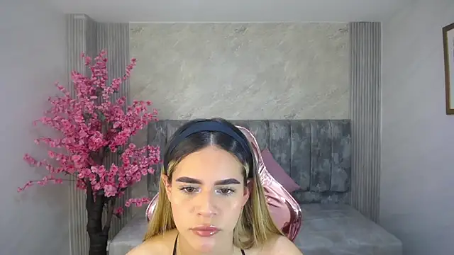 Snapshot of lilith4_s chatting on October 11, 2025, 8:29 pm lilith4 s online show from October 11, 2025, 8:29 pm