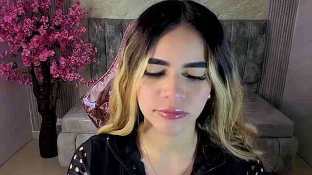 Snapshot of lilith4_s chatting on October 29, 2025, 3:20 am lilith4 s online show from October 29, 2025, 3:20 am