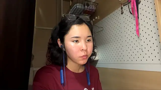 Snapshot of JennyCarpenter chatting on May 15, 2026, 9:16 am JennyCarpenter online show from May 15, 2026, 9:16 am