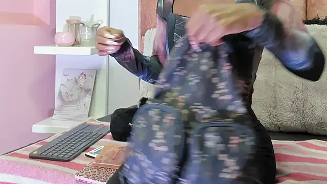 Snapshot of alix_noa chatting on October 4, 2025, 8:40 pm alix noa online show from October 4, 2025, 8:40 pm