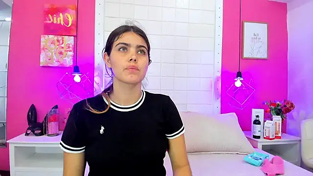 isabel 09 online show from June 24, 2026, 7:13 pm