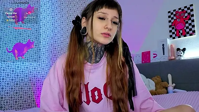 LilithPoison online show from February 14, 2026, 6:21 am