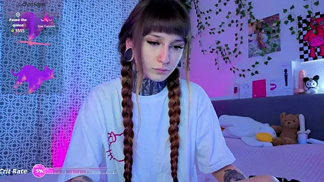 Snapshot of LilithPoison chatting on May 7, 2026, 6:02 pm LilithPoison online show from May 7, 2026, 6:02 pm