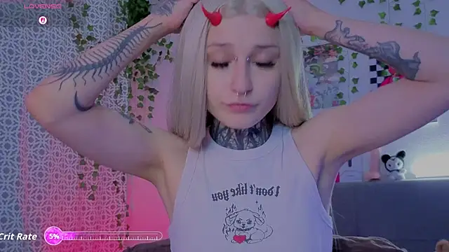 Snapshot of LilithPoison chatting on August 5, 2026, 9:06 pm LilithPoison online show from August 5, 2026, 9:06 pm