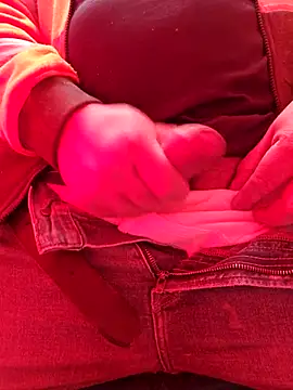 Snapshot of matatan0323 chatting on December 4, 2025, 8:50 pm matatan0323 online show from December 4, 2025, 8:50 pm