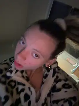 cuminhot69 online show from November 21, 2025, 12:26 pm