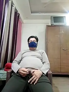 Snapshot of Love40777 chatting on December 14, 2025, 6:01 pm Love40777 online show from December 14, 2025, 6:01 pm