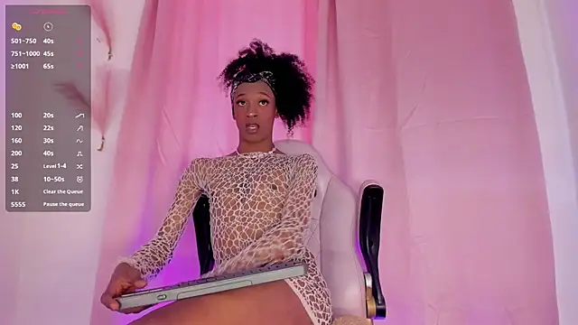 Mia royal online show from July 8, 2026, 4:22 pm