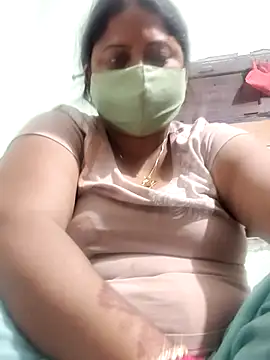 Snapshot of Mmm143 chatting on October 13, 2025, 11:38 pm Mmm143 online show from October 13, 2025, 11:38 pm