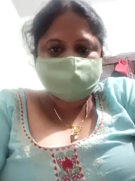 Snapshot of Mmm143 chatting on October 15, 2025, 5:35 pm Mmm143 online show from October 15, 2025, 5:35 pm