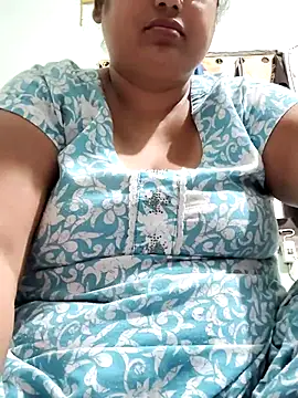 Snapshot of Mmm143 chatting on July 10, 2026, 2:05 am Mmm143 online show from July 10, 2026, 2:05 am