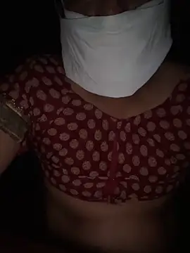 Mo000000  online show from April 7, 2026, 5:13 pm