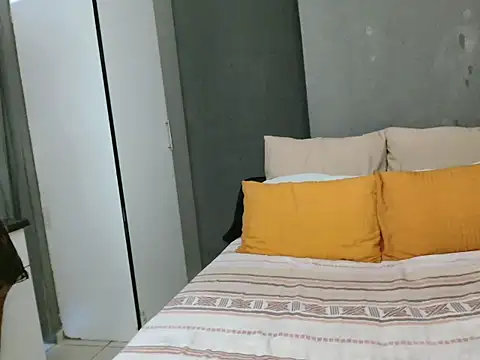 Lillyan N online show from October 27, 2025, 8:07 am