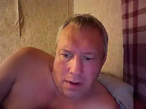 Snapshot of evulis1 chatting on September 17, 2025, 9:49 pm evulis1 online show from September 17, 2025, 9:49 pm