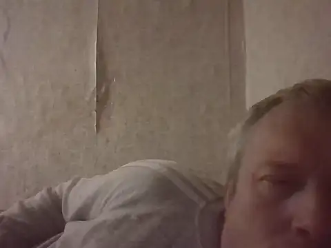 Snapshot of evulis1 chatting on October 9, 2025, 6:28 pm evulis1 online show from October 9, 2025, 6:28 pm