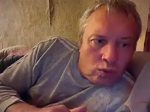 Snapshot of evulis1 chatting on October 11, 2025, 9:35 pm evulis1 online show from October 11, 2025, 9:35 pm