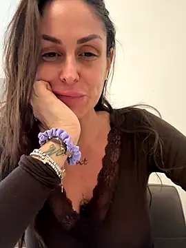 ainaht online show from December 15, 2025, 2:21 pm