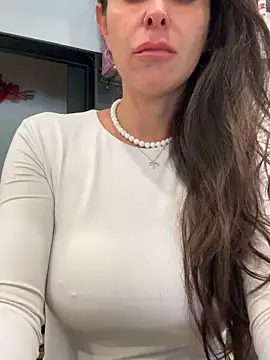 ainaht online show from April 22, 2026, 9:44 am