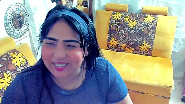 Snapshot of Girl_luna_ chatting on October 16, 2025, 7:37 pm Girl luna online show from October 16, 2025, 7:37 pm