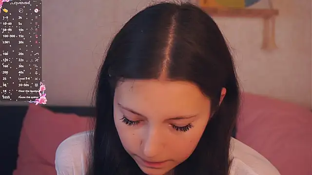 GabrielleLynchard online show from October 27, 2025, 7:18 pm