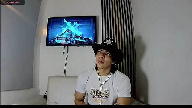 toji luxxer online show from November 11, 2025, 4:34 am