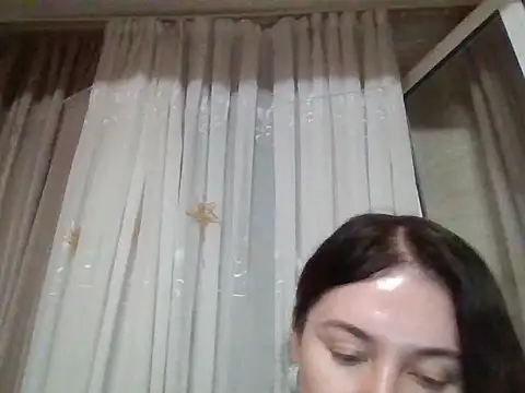 Snapshot of Lomivah chatting on October 23, 2025, 6:28 pm Lomivah online show from October 23, 2025, 6:28 pm