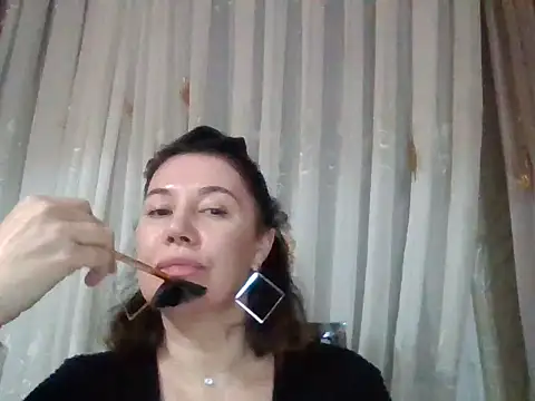 Snapshot of Lomivah chatting on November 4, 2025, 5:12 pm Lomivah online show from November 4, 2025, 5:12 pm