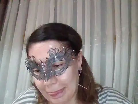 Snapshot of Lomivah chatting on November 9, 2025, 7:01 pm Lomivah online show from November 9, 2025, 7:01 pm