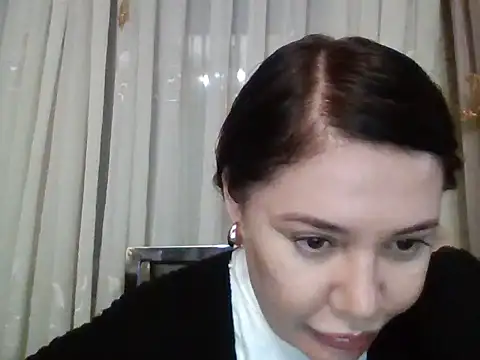Snapshot of Lomivah chatting on November 26, 2025, 4:19 pm Lomivah online show from November 26, 2025, 4:19 pm