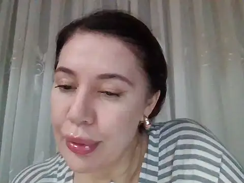 Snapshot of Lomivah chatting on November 27, 2025, 8:44 pm Lomivah online show from November 27, 2025, 8:44 pm