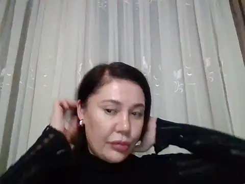 Snapshot of Lomivah chatting on November 28, 2025, 7:27 pm Lomivah online show from November 28, 2025, 7:27 pm