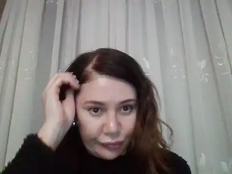 Snapshot of Lomivah chatting on December 2, 2025, 4:24 pm Lomivah online show from December 2, 2025, 4:24 pm