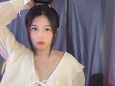 Lyly4757 online show from October 12, 2025, 2:49 pm