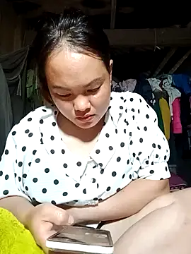 emilyzz online show from April 23, 2026, 5:52 am