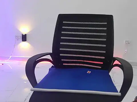 Snapshot of _Ameera_ chatting on October 28, 2025, 5:33 am Ameera online show from October 28, 2025, 5:33 am