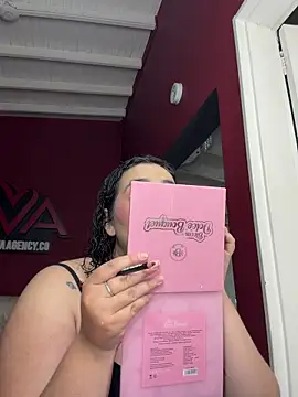 krisstenSantos online show from January 7, 2026, 1:24 pm