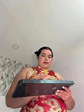 krisstenSantos online show from May 6, 2026, 1:05 pm