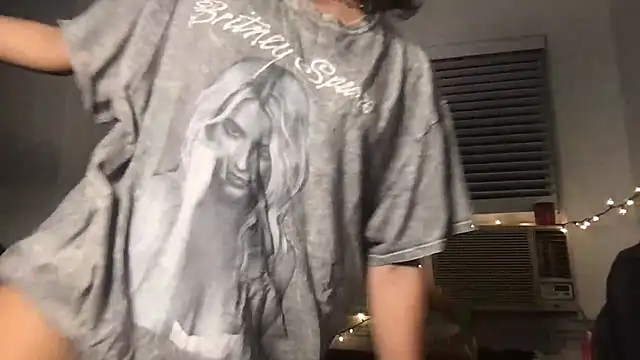 Snapshot of yoursweetestlilly chatting on March 26, 2026, 3:34 am yoursweetestlilly online show from March 26, 2026, 3:34 am