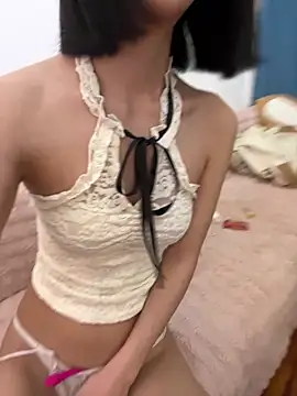 qiqi x online show from March 12, 2026, 2:34 pm