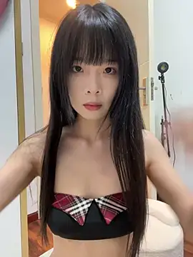 qiqi x online show from April 28, 2026, 12:43 pm