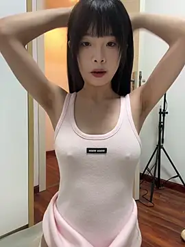 Snapshot of qiqi_x chatting on June 4, 2026, 12:33 pm qiqi x online show from June 4, 2026, 12:33 pm