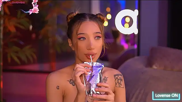 Snapshot of SiennaJayden chatting on October 28, 2025, 6:32 pm SiennaJayden online show from October 28, 2025, 6:32 pm