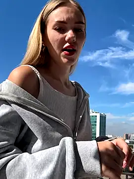 Snapshot of MilaMoone chatting on October 1, 2025, 10:54 am MilaMoone online show from October 1, 2025, 10:54 am