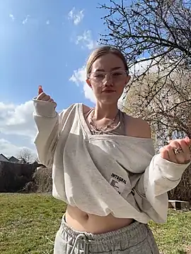 MilaMoone online show from March 18, 2026, 10:40 am