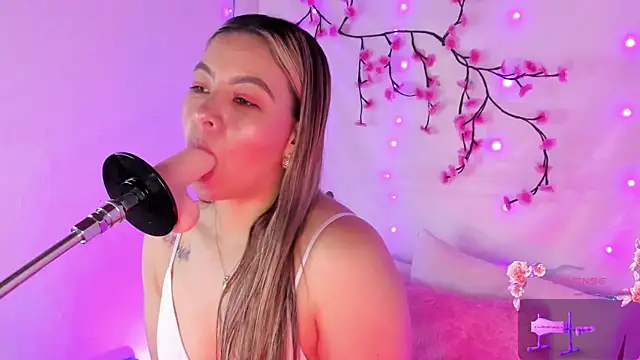 chubbyZoe online show from October 19, 2025, 3:34 pm